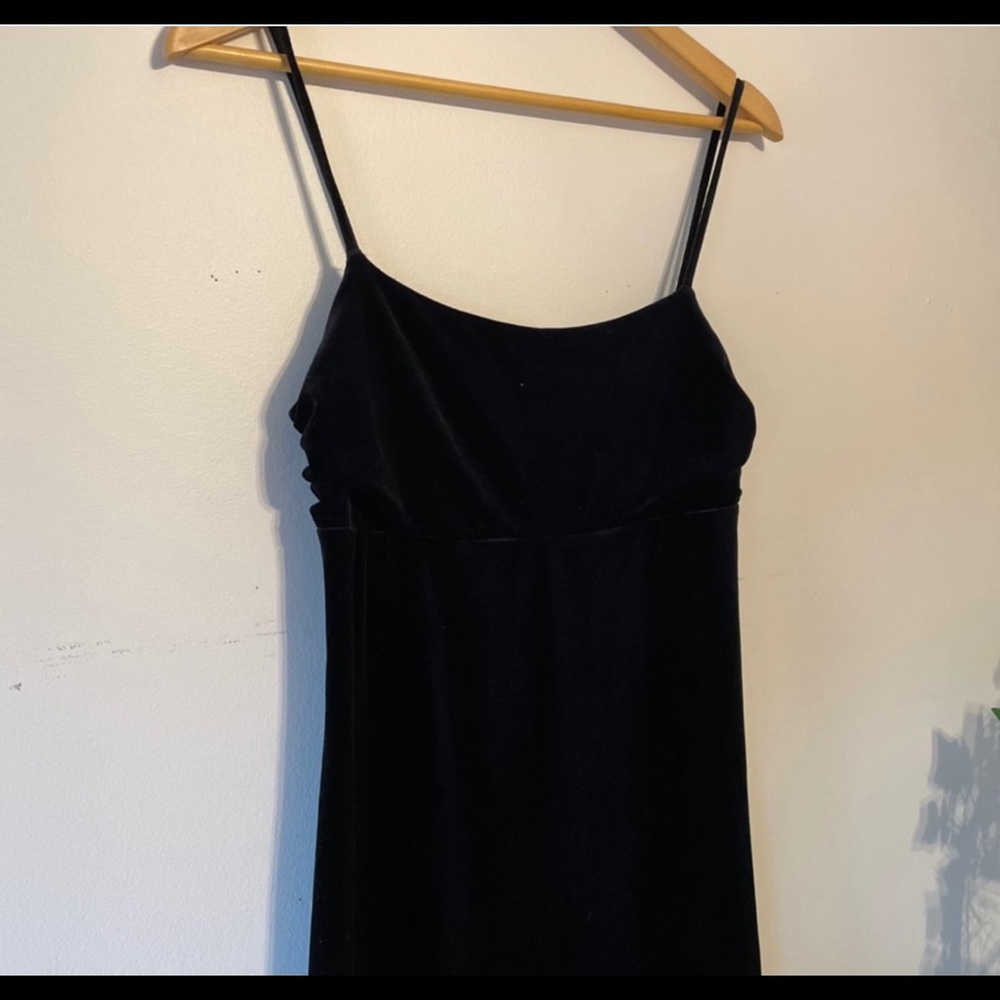 Vintage BCBG velvet midi dress 🖤